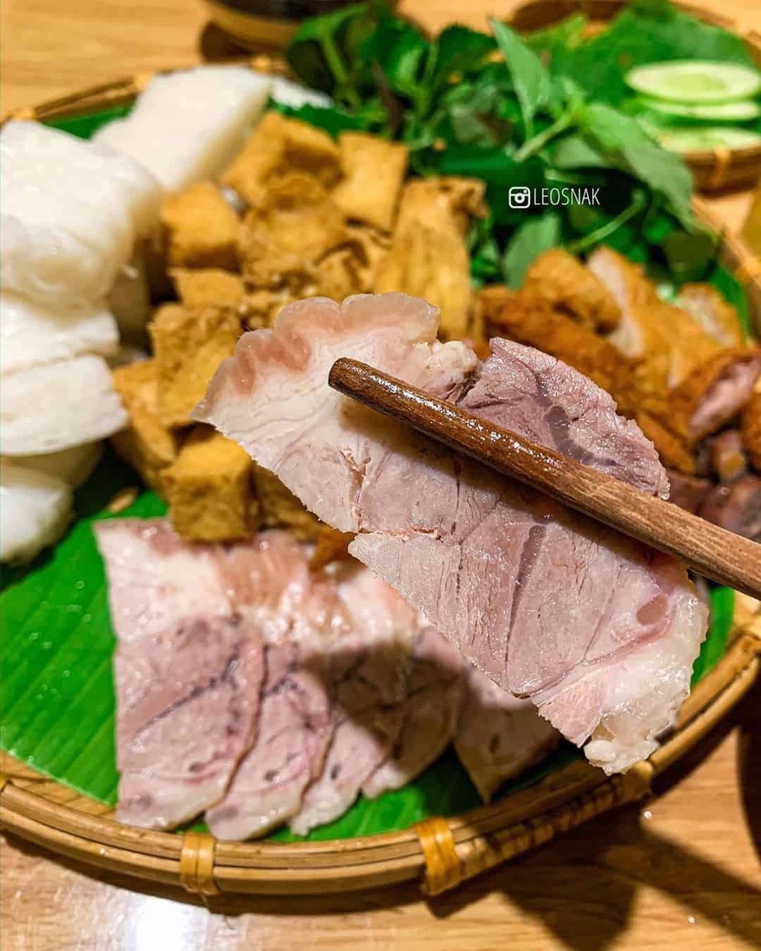Bát mắm tôm được pha chế chuẩn vị