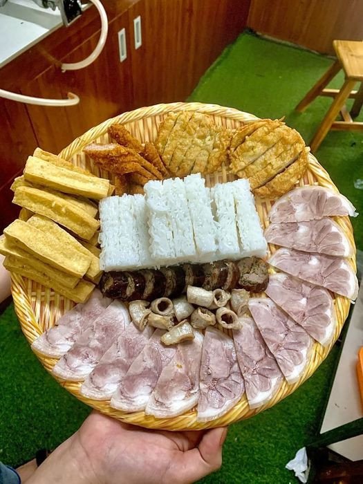 Bát mắm tôm được pha chế kỹ lưỡng, bông xốp và hấp dẫn