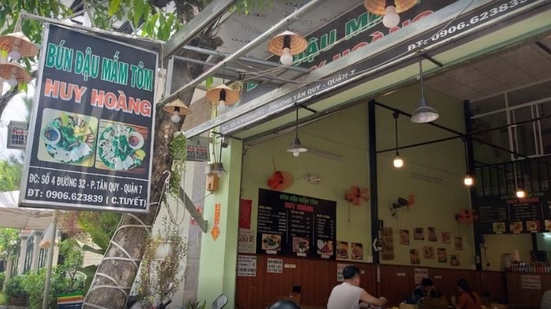 Bát mắm tôm được pha chế kỹ lưỡng, thơm lừng
