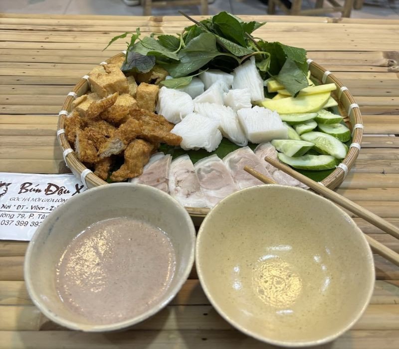 Khám Phá Món Ngon **Bún Đậu Mẹt Lê Văn Lương** Chuẩn Vị