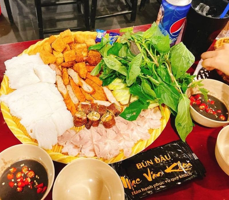 Khám Phá Món Ngon **Bún Đậu Mẹt Lê Văn Lương** Chuẩn Vị