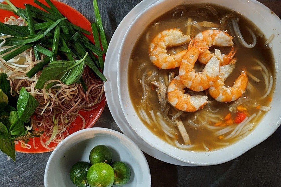 Các loại rau ăn kèm tươi ngon cho món bún nước lèo