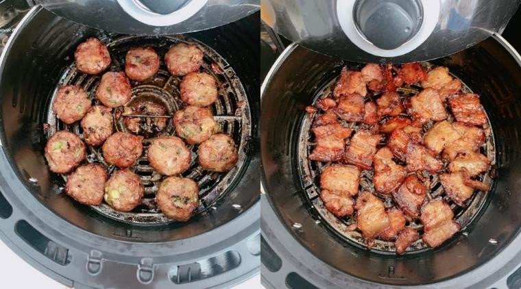 Các miếng thịt lợn ba chỉ đang được nướng vàng ươm trong nồi chiên không dầu