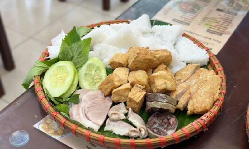 Các thành phần cơ bản của một mẹt bún đậu mắm tôm truyền thống