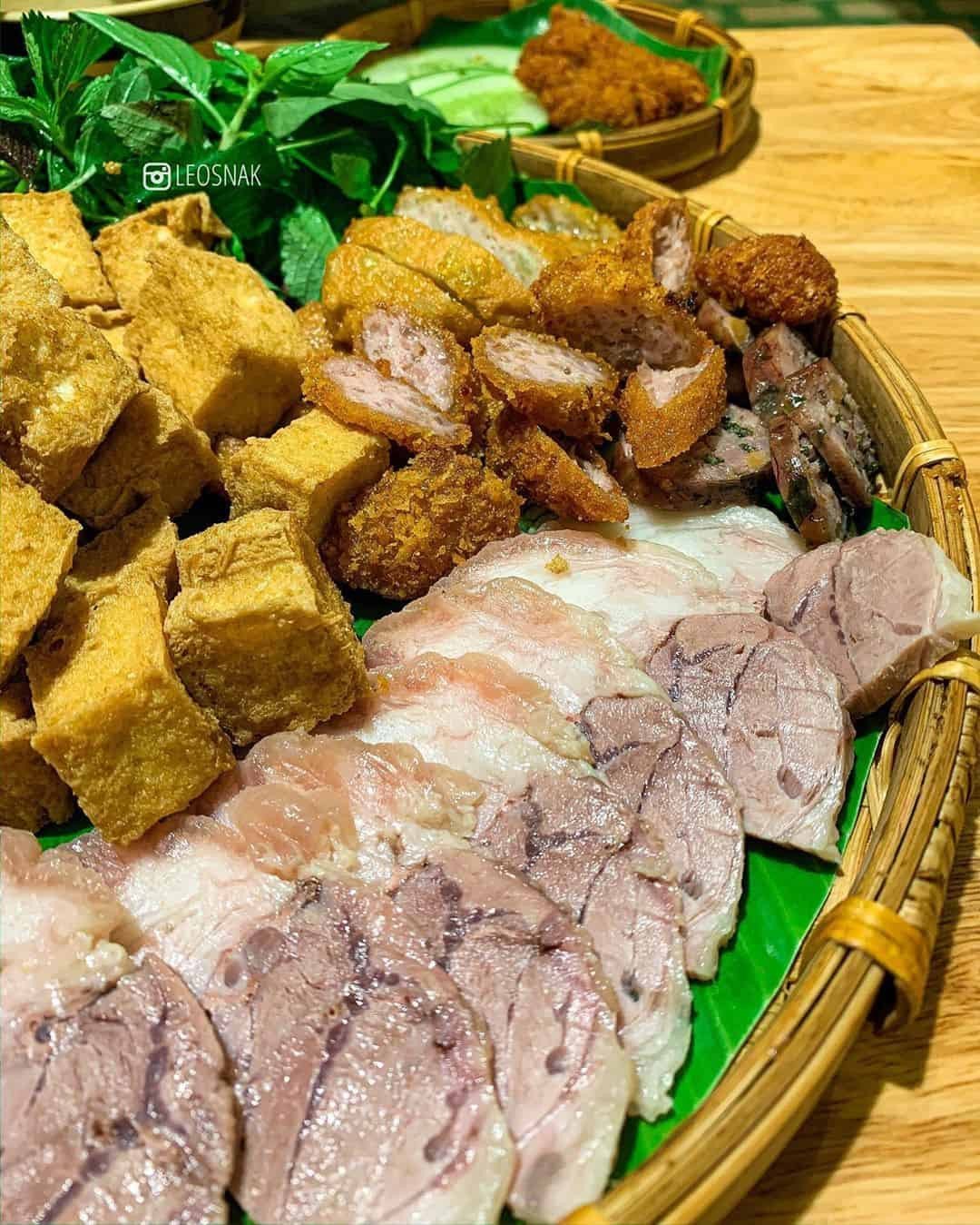Cận cảnh miếng đậu phụ chiên giòn rụm