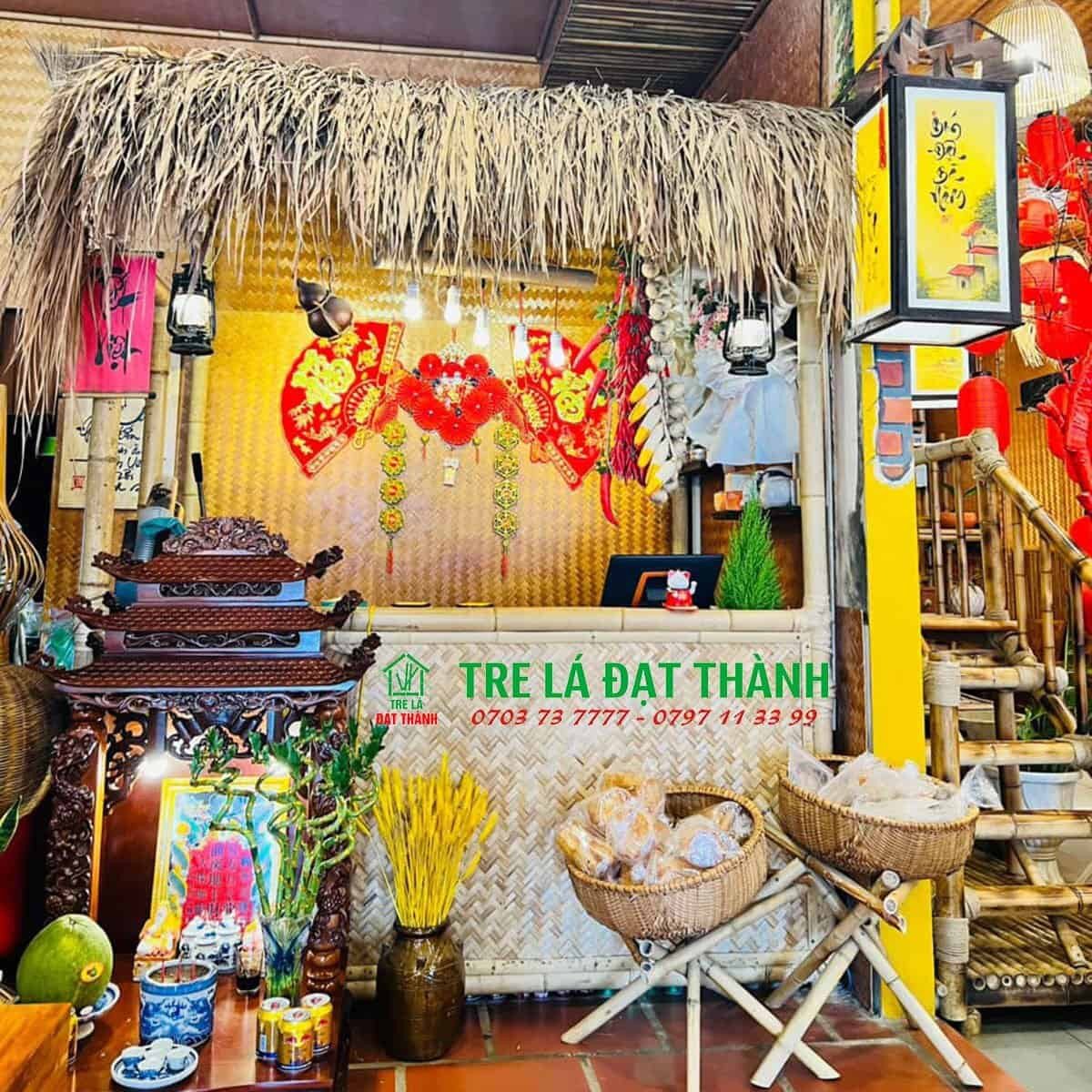 Chi tiết trang trí bằng niêu đất và vật liệu mây tre