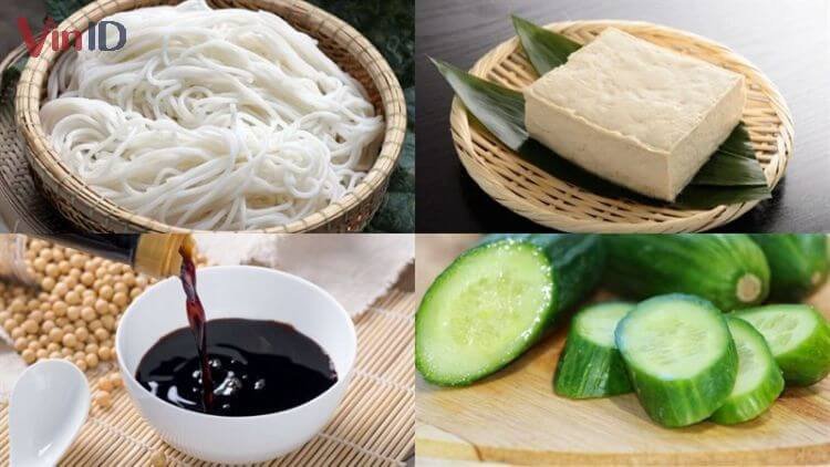 Đậu hũ chiên vàng ươm rắc mè ăn kèm bún và rau sống