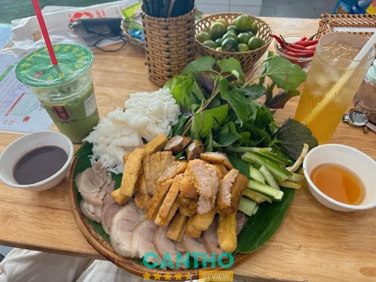Hình ảnh các thành phần bún đậu được sắp xếp cẩn thận