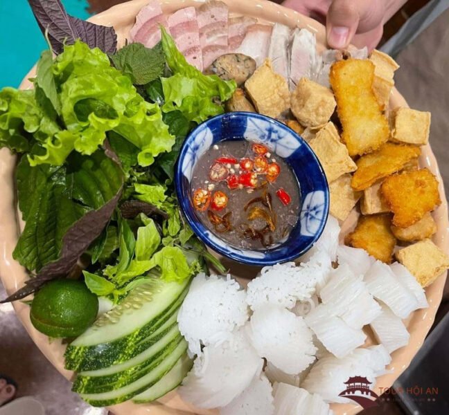 Hình ảnh mẹt bún đậu mắm tôm truyền thống với đầy đủ topping