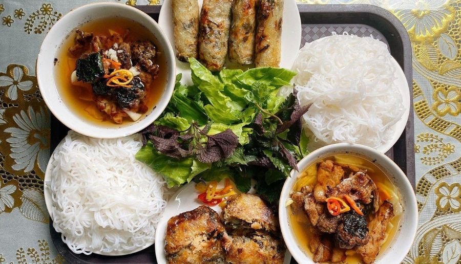 Hình ảnh món bún chả Hà Nội quen thuộc với người dân mảnh đất thủ đô được Đại sứ Anh đưa vào cuốn sách nấu ăn