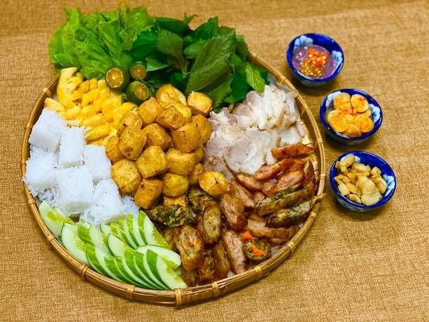 Hình ảnh món chả cốm vàng ươm hấp dẫn, một trong những món ăn kèm phổ biến