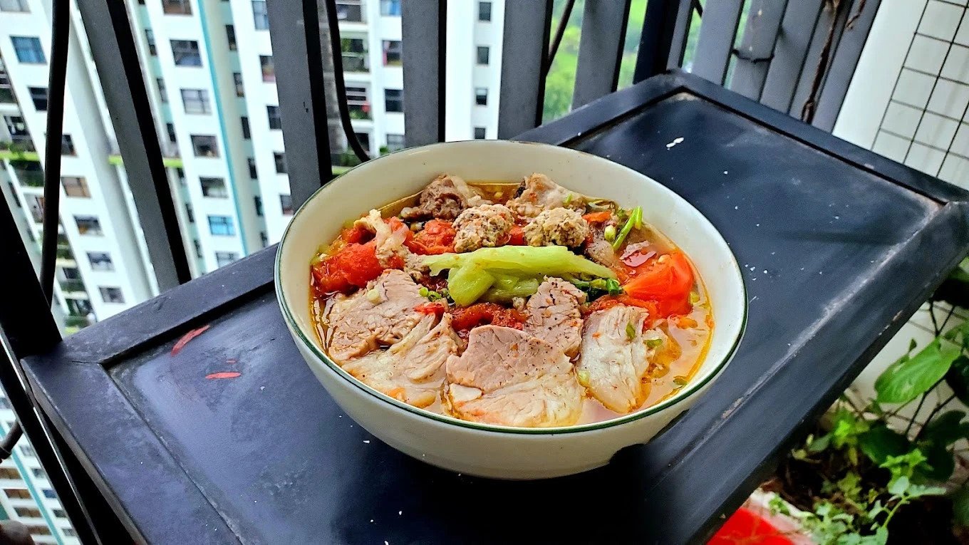 Hình ảnh một mẹt bún đậu được trình bày đẹp mắt