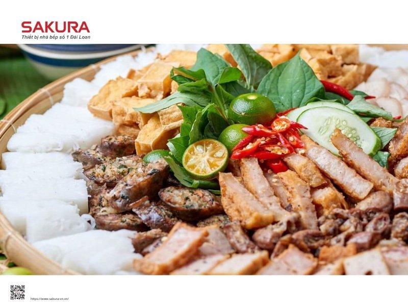 Hình ảnh một mẹt bún đậu mắm tôm được bày trí đầy đặn và đẹp mắt