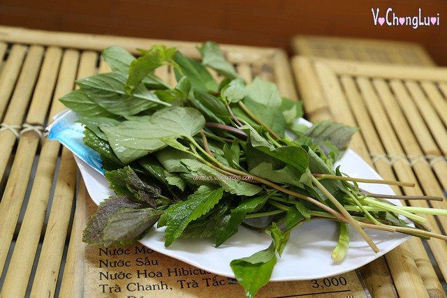 Hình ảnh rau sống và bún tươi đi kèm