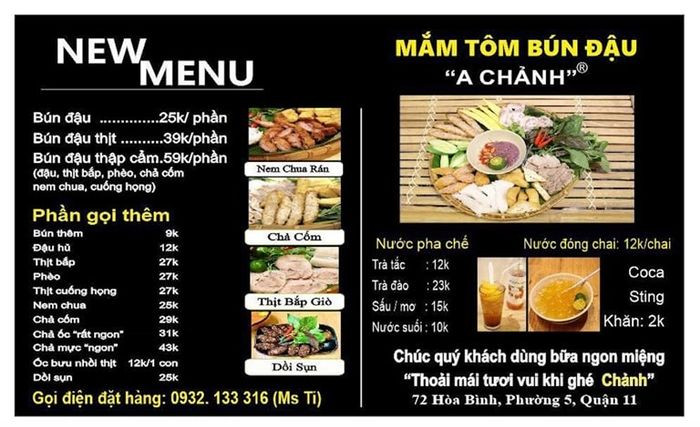 Khách hàng đang thưởng thức món ăn trong không gian quán