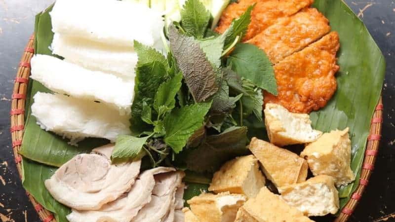Khung cảnh không gian quán ăn sạch sẽ, thoáng đãng