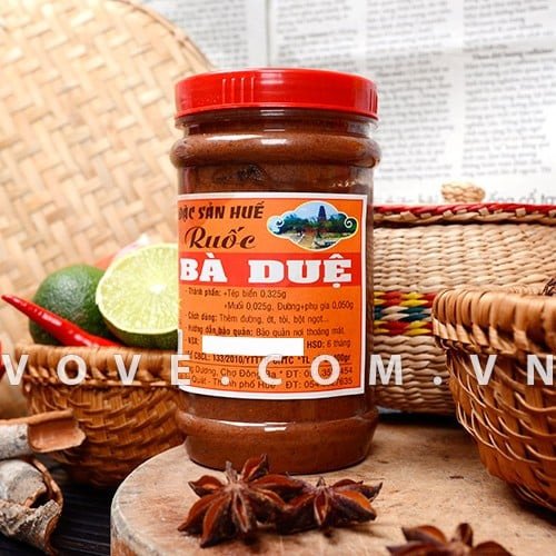 Mắm ruốc Huế được đóng gói cẩn thận trong các hũ nhỏ tiện lợi