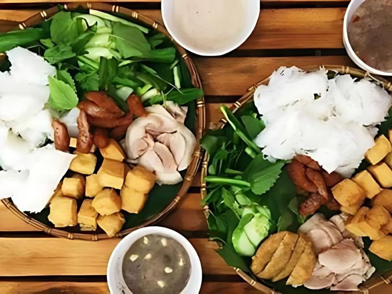 Mẹt bún đậu đầy đặn với các thành phần cơ bản
