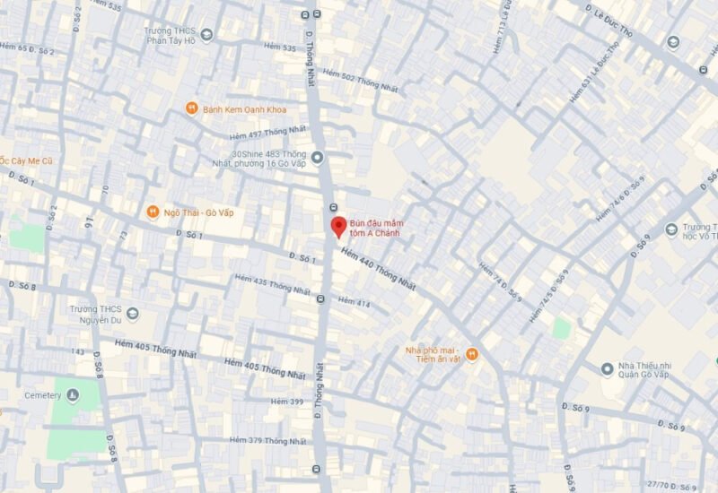Mẹt bún đậu đầy đặn với các thành phần tươi ngon như đậu chiên, thịt luộc và rau sống