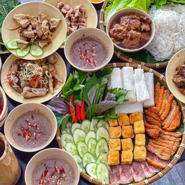 Mẹt bún đậu mắm tôm đầy đủ các thành phần hấp dẫn