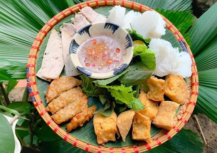 Mẹt bún đậu mắm tôm với đầy đủ các thành phần hấp dẫn