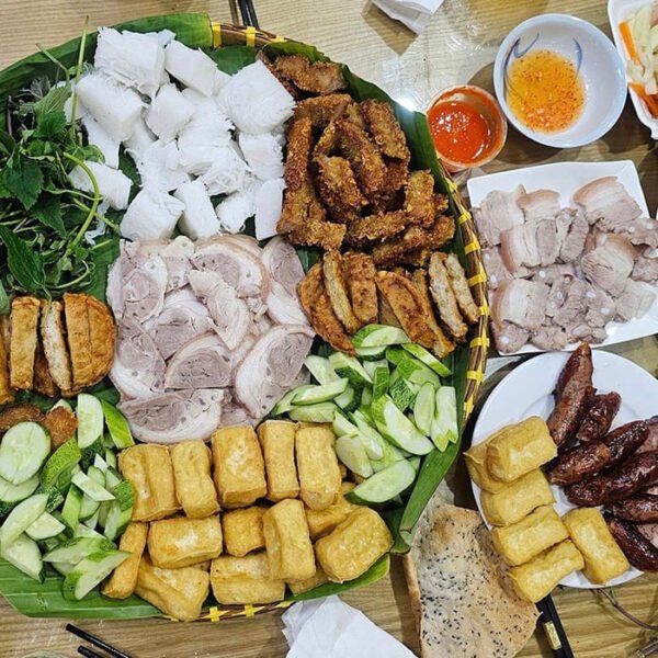 Mẹt bún đậu truyền thống với các thành phần đầy đủ