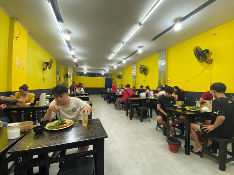 Mẹt bún đậu tươi ngon với đậu chiên vàng rụm và bún lá mềm mịn