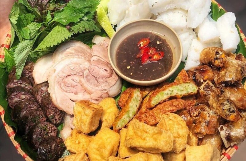 Món ăn Việt Nam hấp dẫn với nhiều thành phần tươi ngon