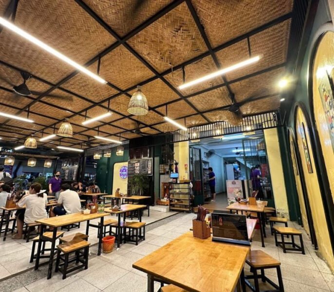 Món bún đậu đầy đủ topping và nước chấm đặc trưng