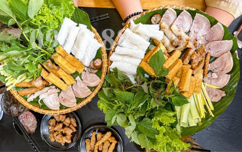 Món bún đậu mắm tôm Khánh Hòa với đậu và bún lá