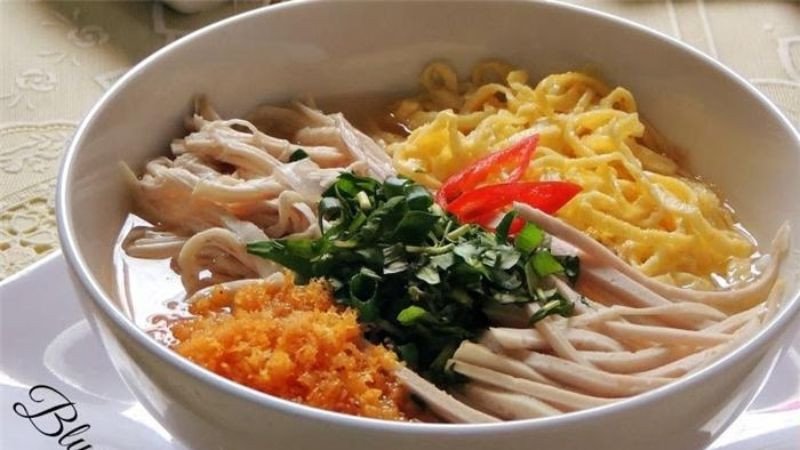 Nguyên liệu bún thang được chuẩn bị kỹ lưỡng