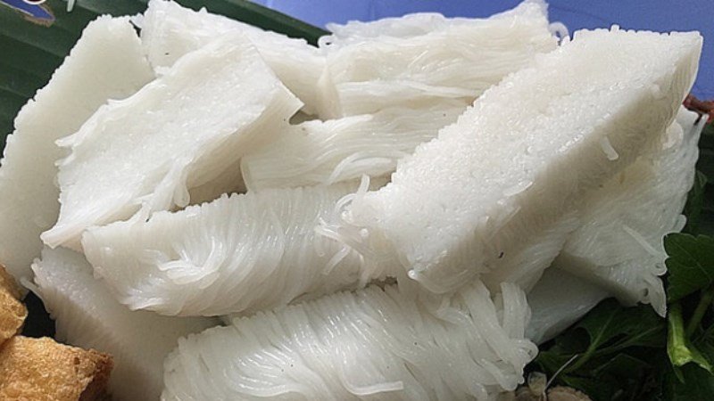 Quy trình ép bún bằng vật nặng để tạo khối chặt