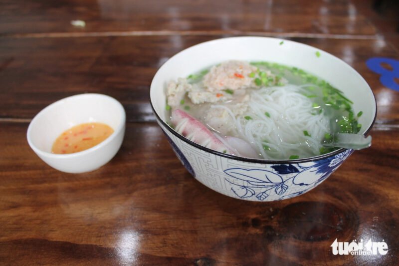 Sợi bún tươi được ép tại chỗ, sẵn sàng cho quá trình chế biến