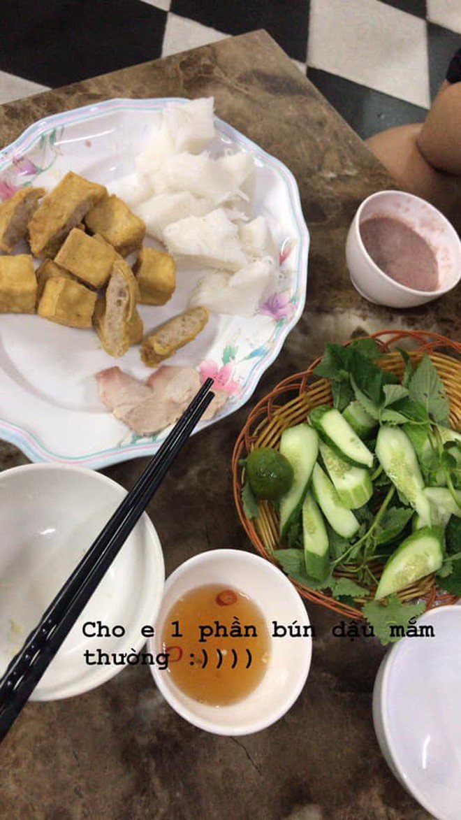 Thành phẩm bát nước mắm pha với chanh, tỏi ớt hấp dẫn