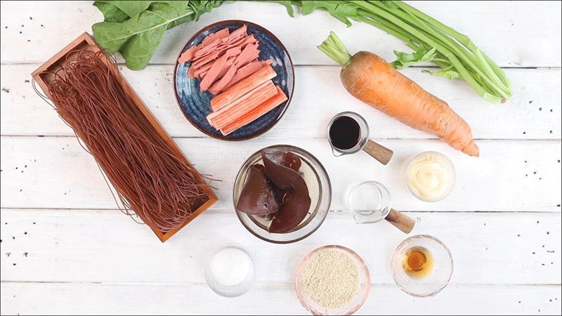 Thành phẩm món bún gạo lứt trộn rau củ với nước sốt đậm đà