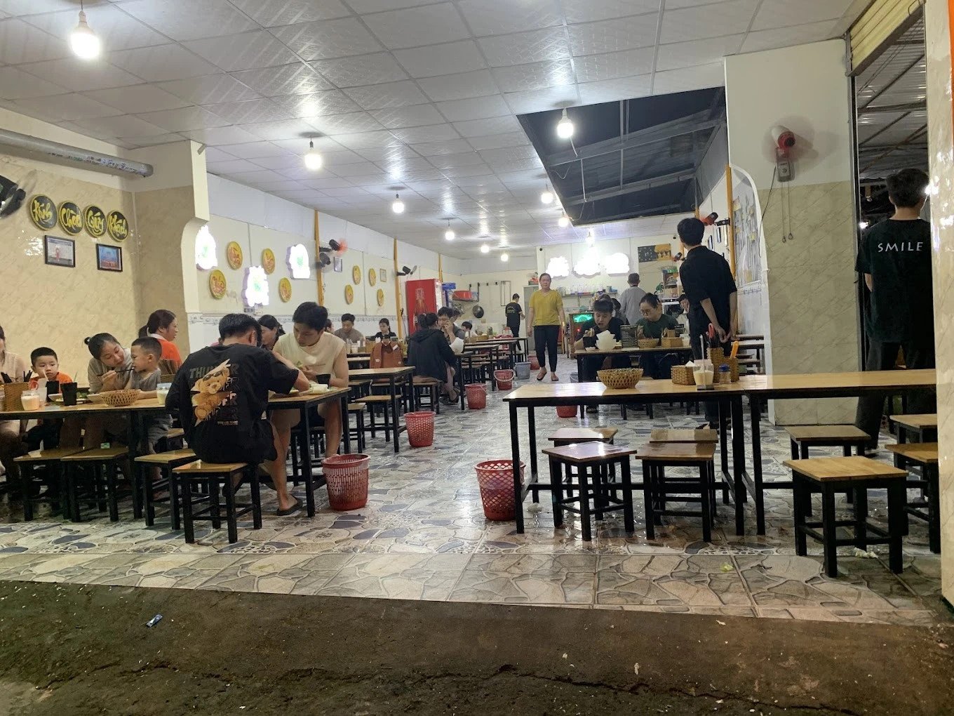 Tô mắm tôm được pha chế hoàn hảo với chanh ớt