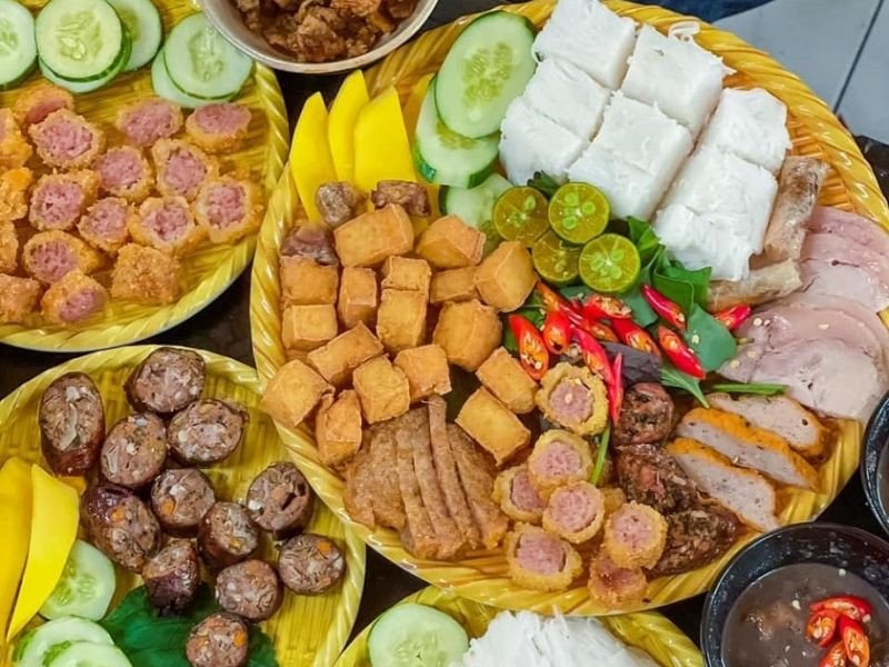 Topping bún đậu được chế biến kỹ lưỡng