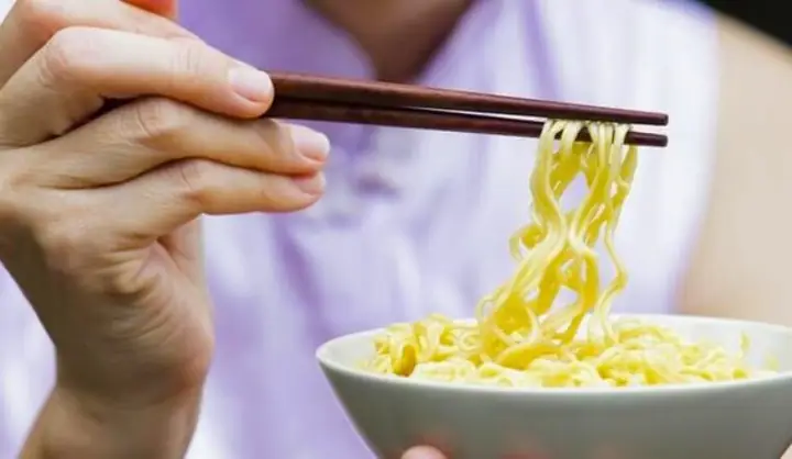 Ăn Chay Có Được Ăn Mì Tôm Không?