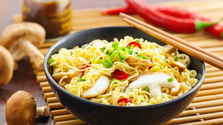 Ăn Chay Có Được Ăn Mì Tôm Không?