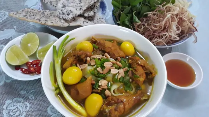 Ăn Mì Quảng Đúng Cách: Hướng Dẫn Chi Tiết Từ A-z Ăn Mì Quảng Đúng Cách: Hướng Dẫn Chi Tiết Từ A-z