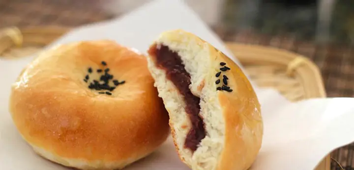 Bánh Bột Mì Nhân Đậu Đỏ: Những Điều Bạn Cần Biết Về Món Ăn Quen Thuộc Này Bánh Bột Mì Nhân Đậu Đỏ: Những Điều Bạn Cần Biết Về Món Ăn Quen Thuộc Này