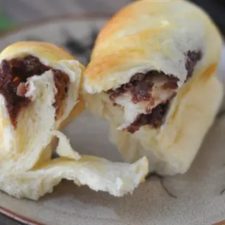 Bánh Bột Mì Nhân Đậu Đỏ: Những Điều Bạn Cần Biết Về Món Ăn Quen Thuộc Này Bánh Bột Mì Nhân Đậu Đỏ: Những Điều Bạn Cần Biết Về Món Ăn Quen Thuộc Này