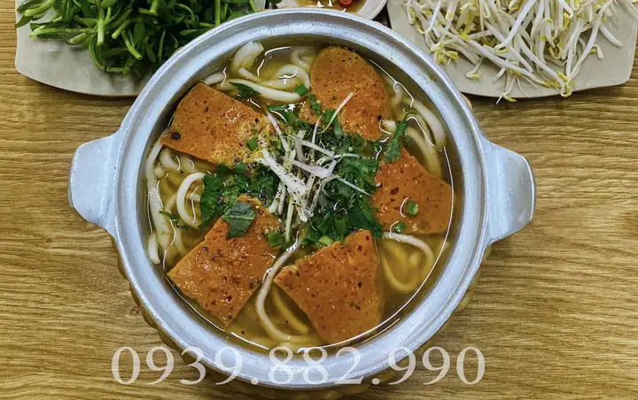 Bánh Canh Chả Cá Đà Lạt: Khám Phá Hương Vị Núi Rừng Trong Làn Sương Sương Mù