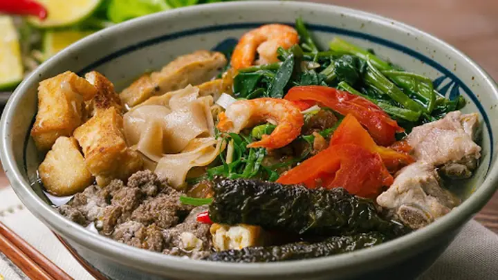 Bánh Đa Cua Làm Từ Gì? Khám Phá Thành Phần Bí Mật Tạo Nên Hương Vị Đặc Trưng