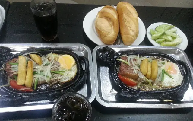 Bánh Mì Bít Tết Chính Hạnh: Đánh Giá Chi Tiết 3 Thương Hiệu Uy Tín Nhất