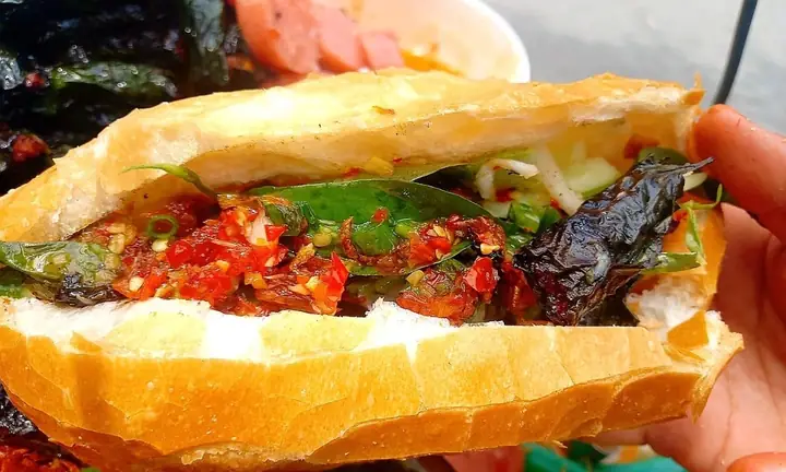 Khám Phá Bánh Mì Bò Lá Lốt: Công Thức Đặc Biệt Và Bí Quyết Chế Biến Chuẩn Vị