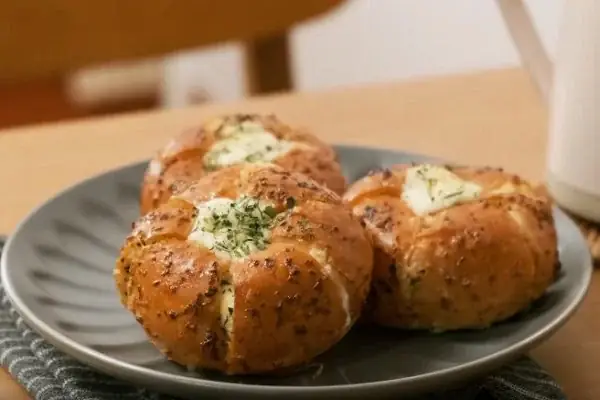 Đánh Giá Chi Tiết 5 Loại Bánh Mì Bơ Tỏi Phô Mai Ngon Nhất Hiện Nay