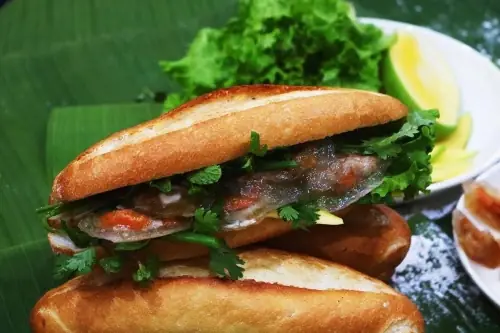 Bánh Mì Bột Lọc Đà Nẵng: Khám Phá Vẻ Đẹp Ẩm Thực Độc Đáo