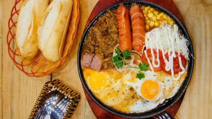 Review Bánh Mì Chảo Nguyễn Tiểu La: Có Đáng Đồng Tiền Bạc Lẻ?