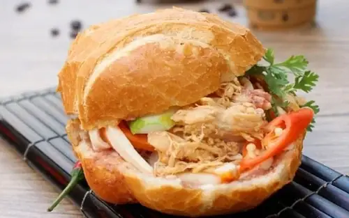 Top 10 Món Ngon Từ Bánh Mì Gà Cô Chi Nổi Tiếng Nhất Hiện Nay